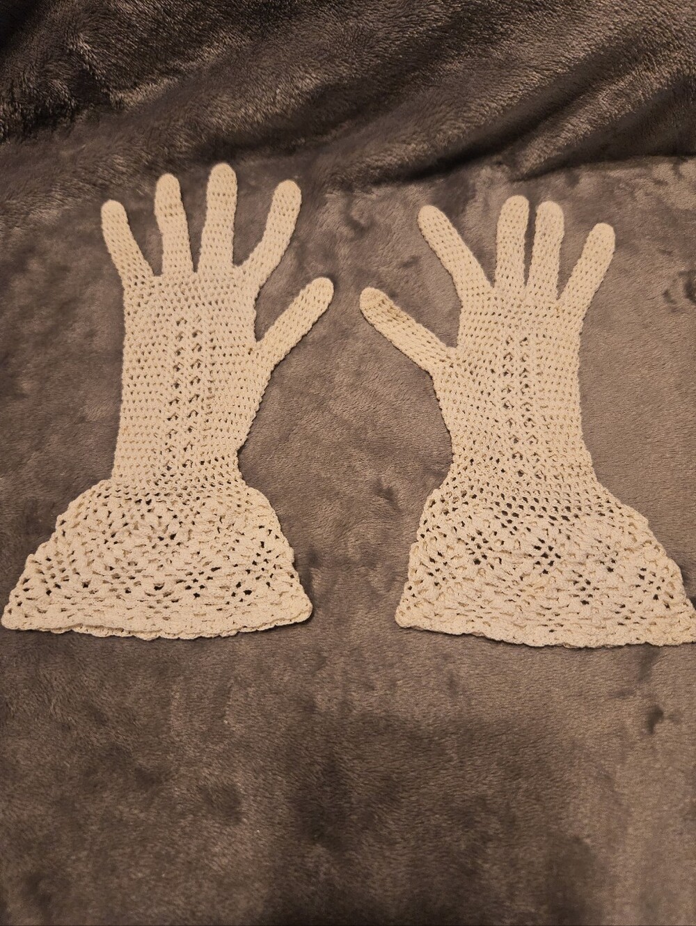 Vintage Crochet Ivory Color Gloves